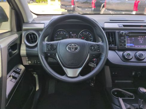 Used 2018 Toyota RAV4 LE FWD image 15