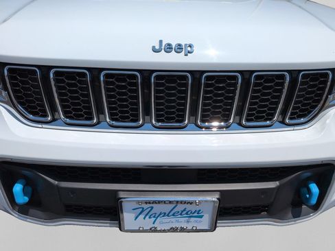 Used 2023 Jeep Grand Cherokee Overland AWD/4WD image 11