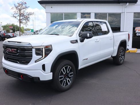 Used 2022 GMC Sierra 1500 AT4 w/ AT4 Premium Package image 4