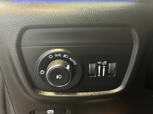 Used 2025 Jeep Grand Cherokee Summit w/ Obsidian Package AWD/4WD image 17