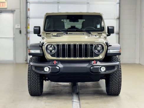 Used 2025 Jeep Wrangler Unlimited Rubicon image 2