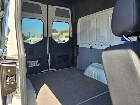 Used 2025 Mercedes-Benz Sprinter 2500 image 8