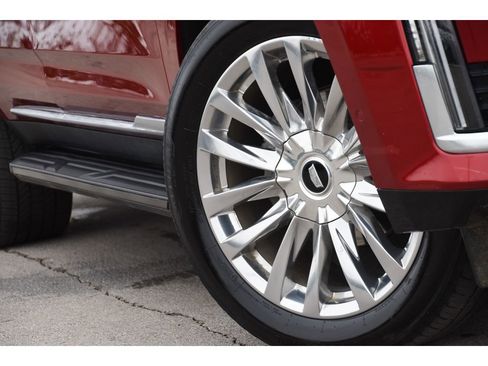 Certified 2024 Cadillac Escalade Premium Luxury image 9