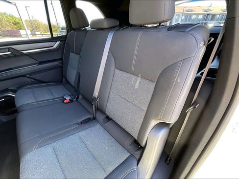 Used 2025 GMC Acadia Elevation image 20