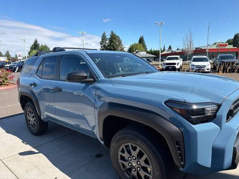 Used 2025 Toyota 4Runner SR5 AWD/4WD image 3