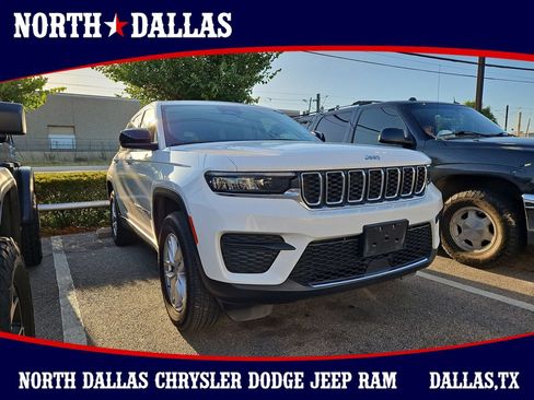 Used 2023 Jeep Grand Cherokee Laredo AWD/4WD image 1