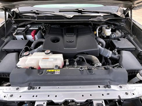 Used 2022 Toyota Tundra SR5 AWD/4WD image 30