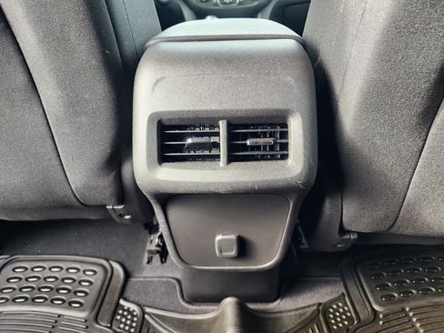 Used 2018 Chevrolet Equinox LT image 18