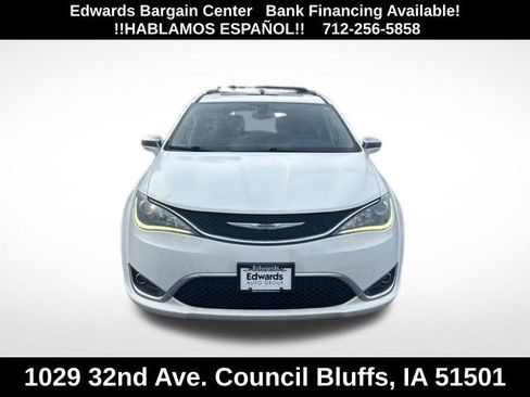 Used 2020 Chrysler Pacifica Limited FWD image 2