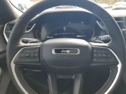 Used 2024 Jeep Grand Cherokee L Altitude image 10