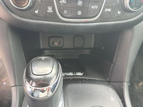 Used 2018 Chevrolet Equinox Premier image 20