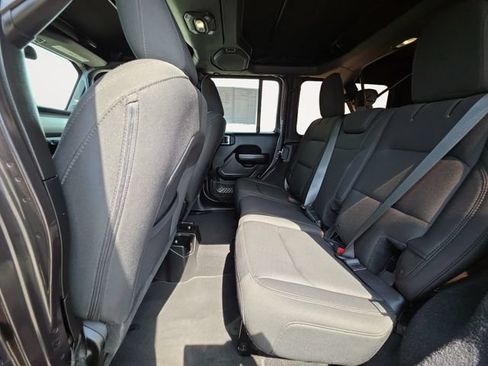 Used 2018 Jeep Wrangler Unlimited Sport S AWD/4WD image 13