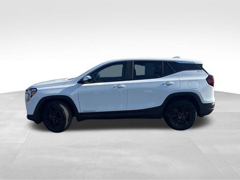 Used 2024 GMC Terrain SLE FWD image 2