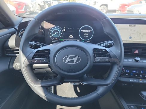 Certified 2025 Hyundai Elantra SEL FWD image 19