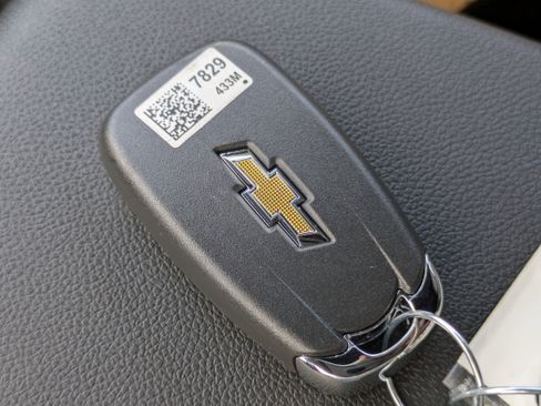 New 2025 Chevrolet Trax RS w/ Sunroof Package image 22