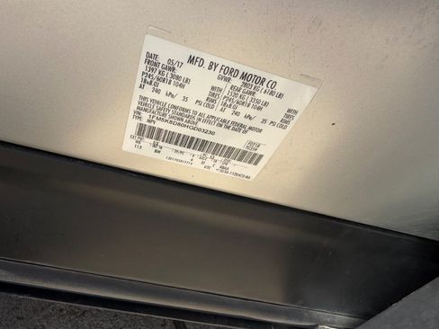Used 2017 Ford Explorer XLT w/ Equipment Group 202A AWD/4WD image 9