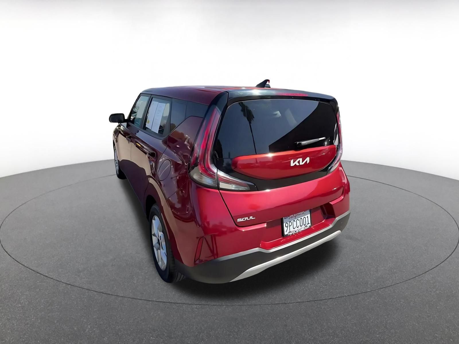 Used 2025 Kia Soul LX w/ LX Technology Package FWD image 10
