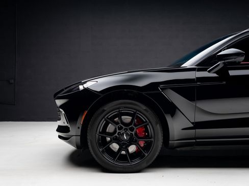 Used 2021 Aston Martin DBX image 18