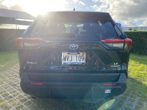 Used 2023 Toyota RAV4 LE AWD/4WD image 6