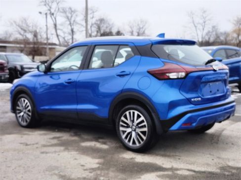 Used 2021 Nissan Kicks SV image 3