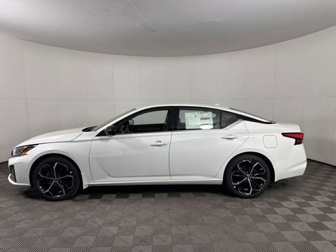 New 2025 Nissan Altima 2.5 SR image 12