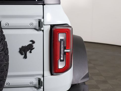 Used 2023 Ford Bronco Outer Banks w/ Sasquatch Package AWD/4WD image 17