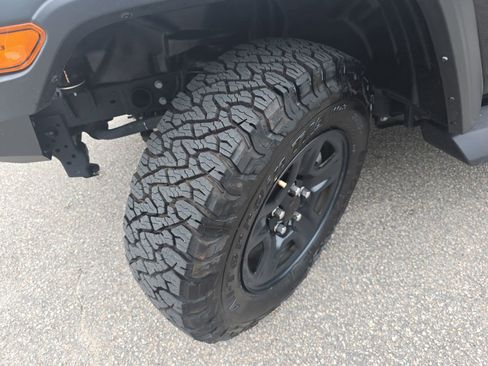 Used 2025 Jeep Wrangler Sport AWD/4WD image 32