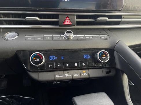 Used 2024 Hyundai Elantra SEL image 15