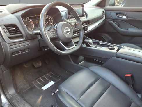 Used 2023 Nissan Rogue SV w/ SV Premium B Package image 11