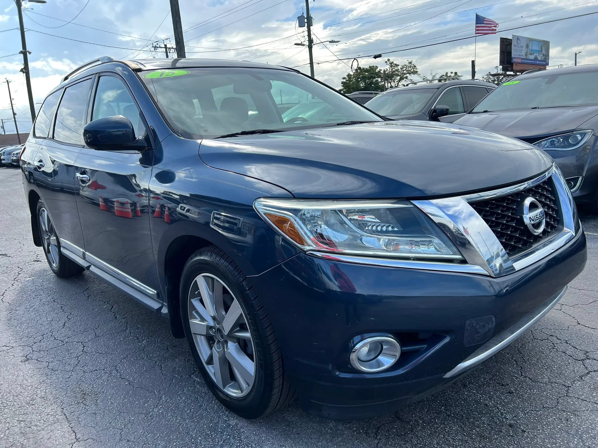 Used 2015 Nissan Pathfinder Platinum w/ Cargo Package FWD image 4
