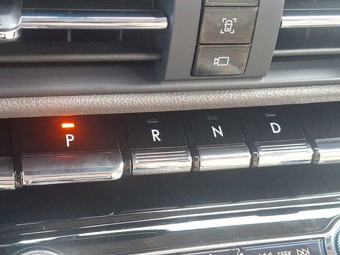 Used 2022 Lincoln Corsair Standard w/ Equipment Group 101A image 15