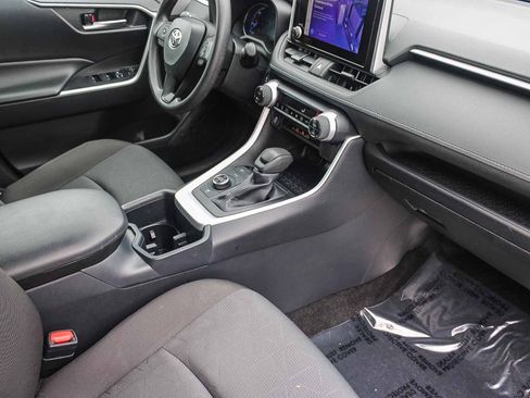 Used 2025 Toyota RAV4 XLE image 17