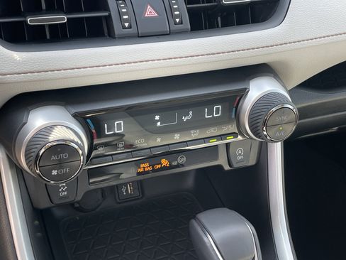 Used 2025 Toyota RAV4 XLE Premium image 24