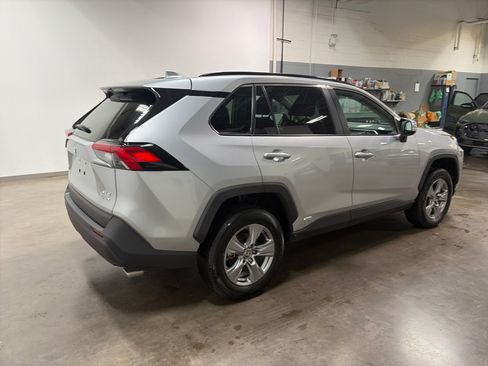 Used 2025 Toyota RAV4 XLE AWD/4WD image 3