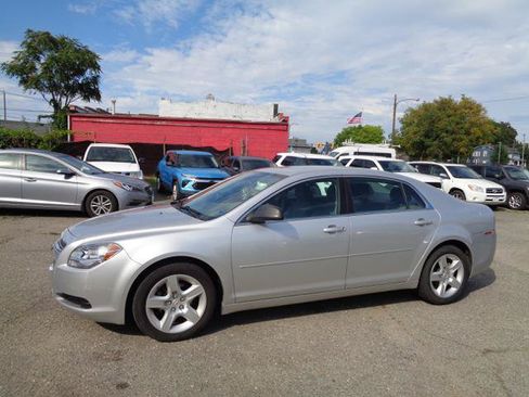 Used 2010 Chevrolet Malibu LS FWD image 3