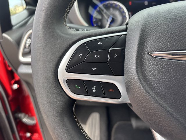 Used 2025 Chrysler Pacifica Select FWD image 29