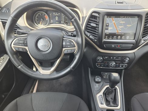 Used 2016 Jeep Cherokee Latitude w/ Comfort/Convenience Group AWD/4WD image 29