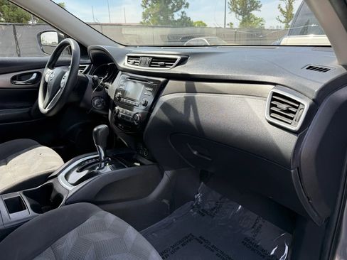 Used 2016 Nissan Rogue S image 19