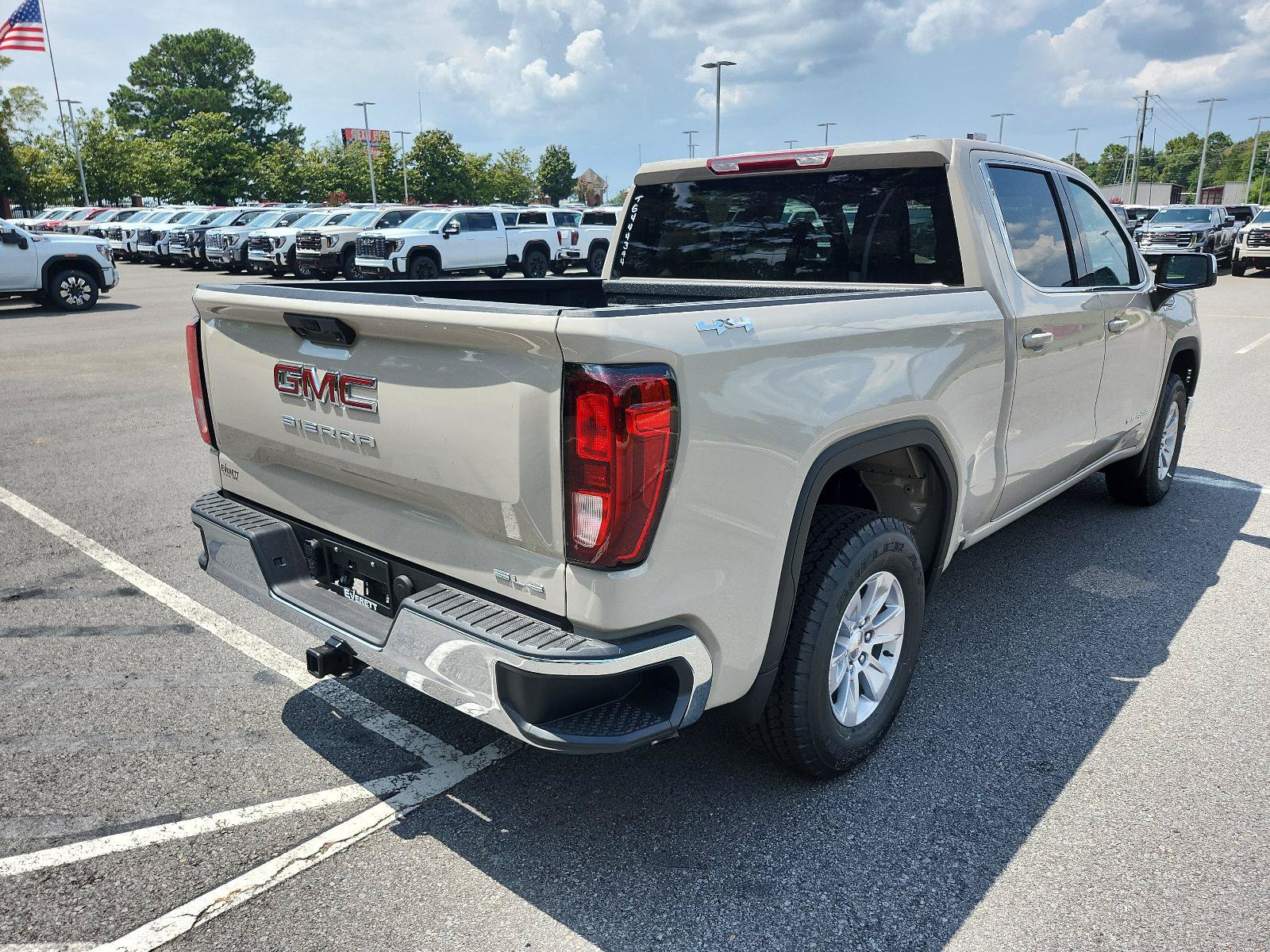 New 2026 GMC Sierra 1500 SLE AWD/4WD image 3