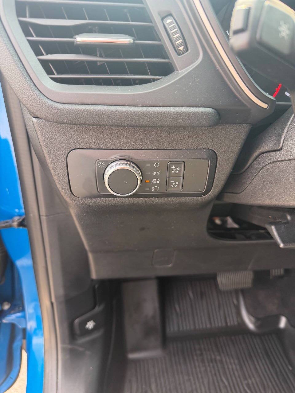 Used 2021 Ford Escape SE w/ Cold Weather Package FWD image 17