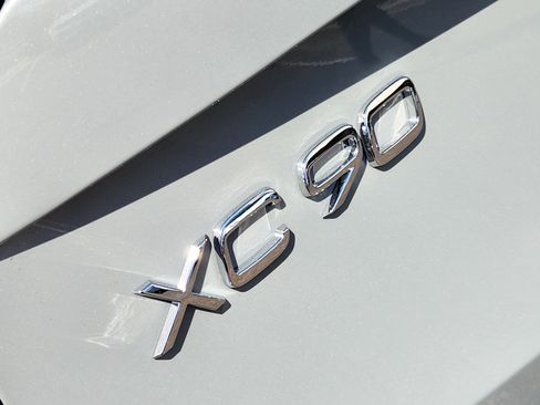 New 2026 Volvo XC90 B6 Plus w/ Protection Package Premier image 13