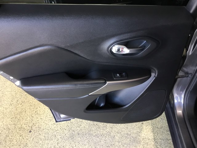 Used 2019 Jeep Cherokee Limited AWD/4WD image 43