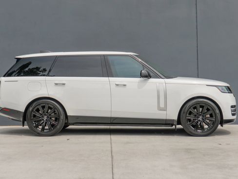 Used 2024 Land Rover Range Rover Long Wheelbase Autobiography image 5