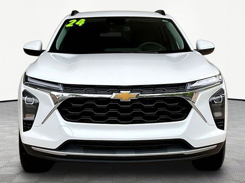 Used 2024 Chevrolet Trax LT FWD image 2