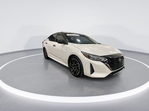 Used 2024 Nissan Sentra SR w/ Trunk Package image 2