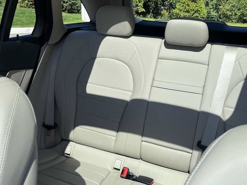 Used 2019 Mercedes-Benz GLC 300 4MATIC image 32