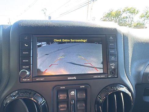 Used 2016 Jeep Wrangler Unlimited Sahara AWD/4WD image 23