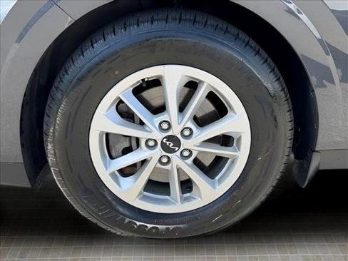 Used 2022 Kia Carnival LX FWD image 10