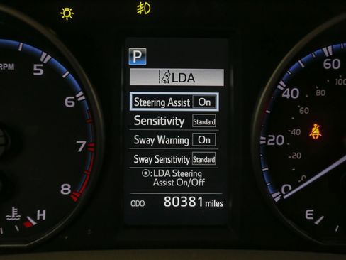 Used 2017 Toyota RAV4 XLE w/ Plus Special Value Package AWD/4WD image 37