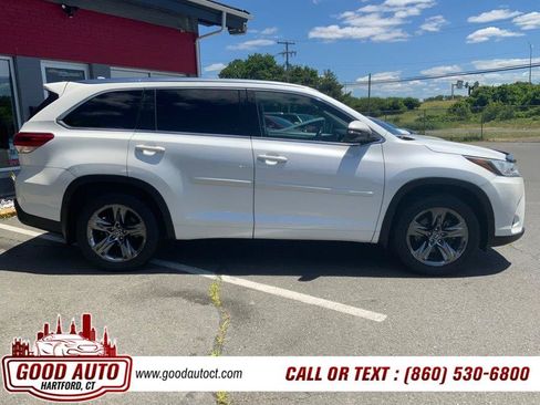 Used 2017 Toyota Highlander Limited Platinum AWD/4WD image 4